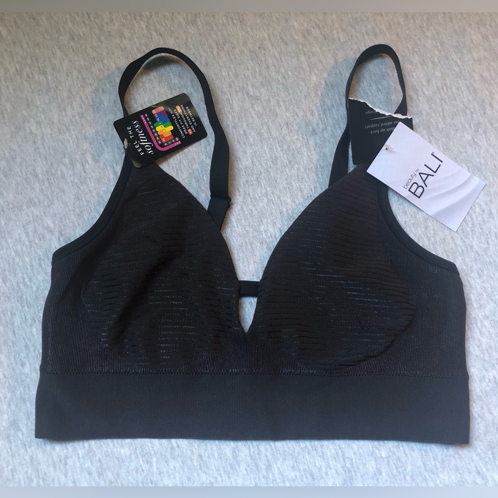 NWT! BALI Women’s Beautifully You Wireless Keyhole Bra Size: M